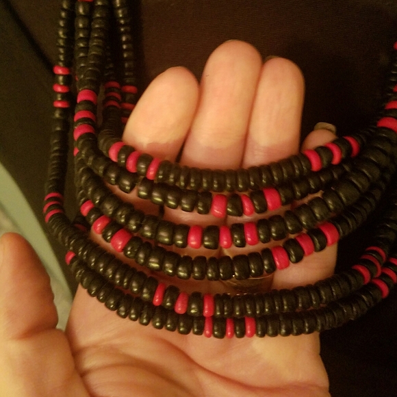 Red and black beads and wood red cones - Picture 2 of 8